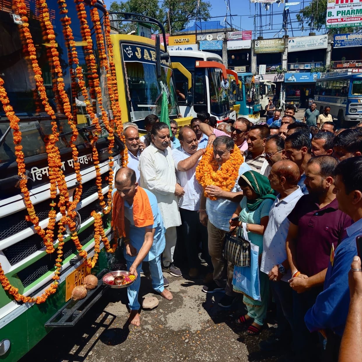 Chandigarh via Dhaneta bus service started from Nadaun
