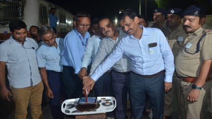 Prayagraj Express Birthday: On 38th anniversary, decorated for Delhi
