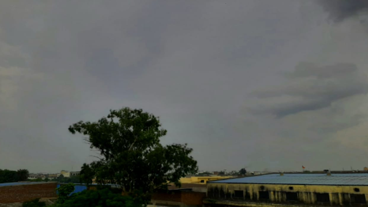 Meerut: Weather changed between heat and humidity in western UP, rain at some places