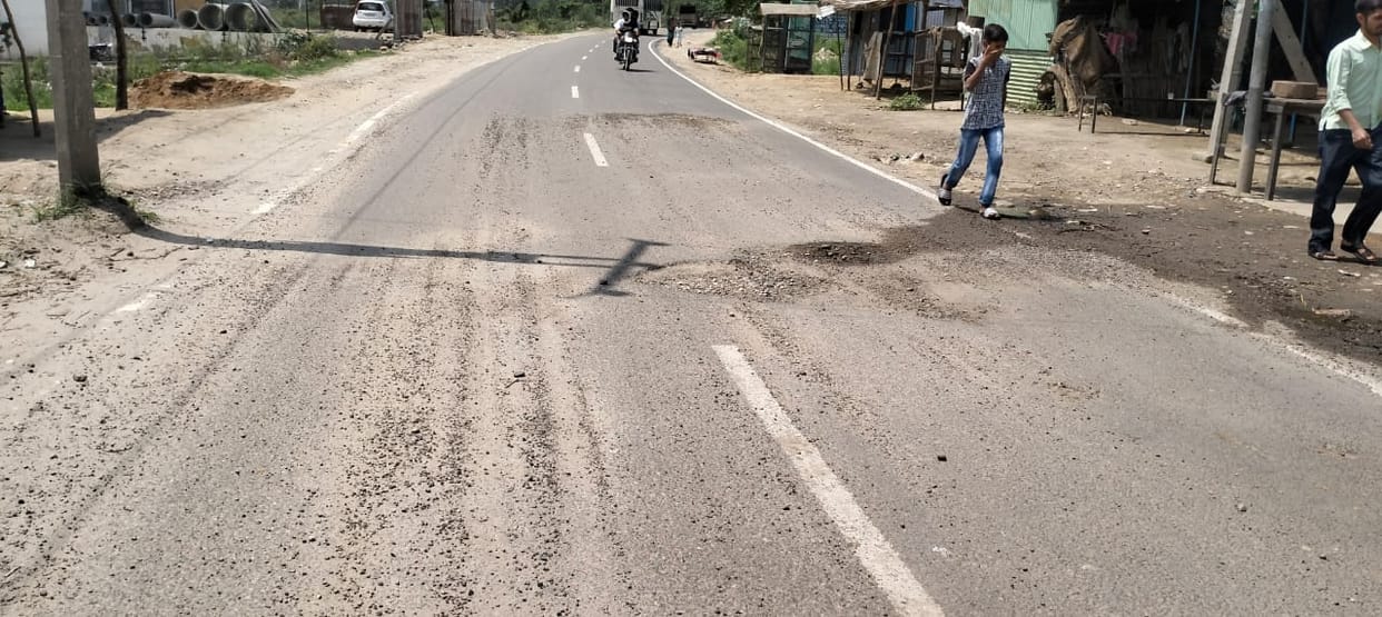 People upset due to poor condition of Tahliwal-Bathri road
