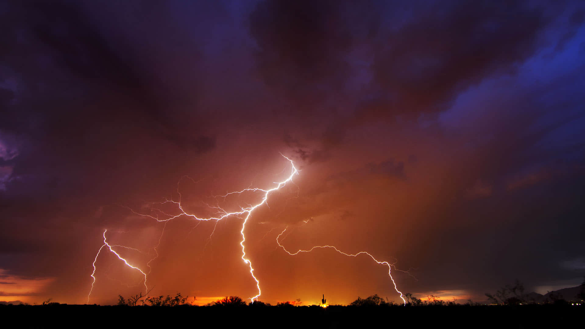 Know These Scientific Reasons Behind Red Lightning in the Sky All Details in Hindi