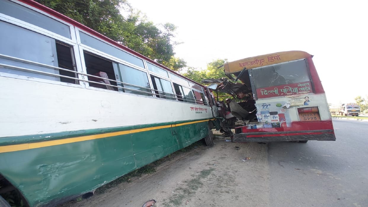 Two roadways buses collided on the highway in Shahjahanpur, seven injured in the accident