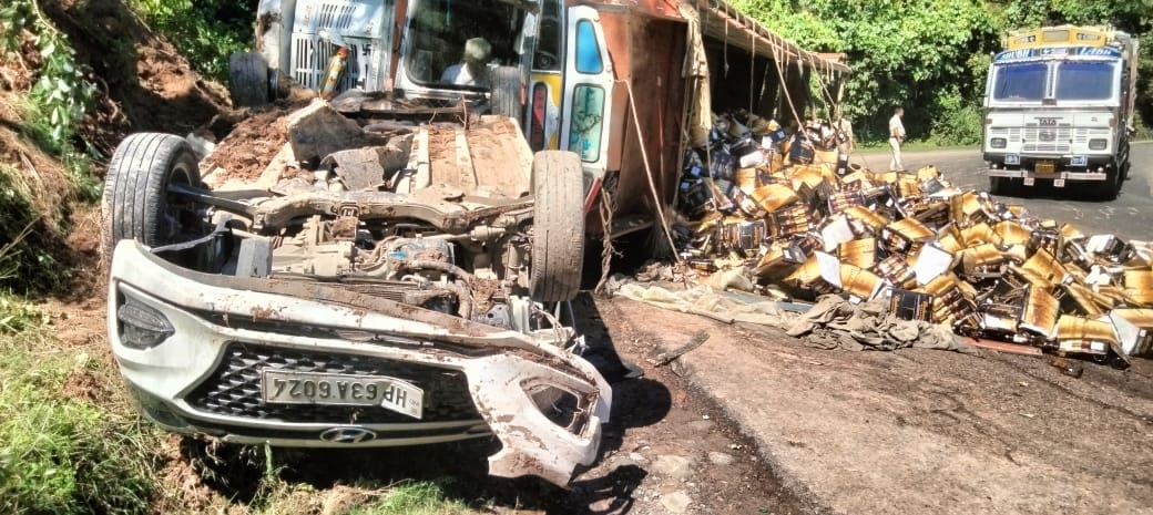 A truck full of beer overturned on the road after hitting two cars