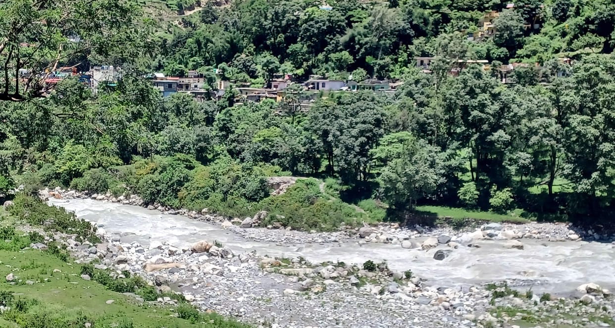 Birhi village on the banks of Veer Ganga is thirsty