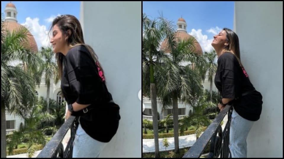 Bhojpuri actress akshara singh photos enjoying monsoon season said Beautiful weather