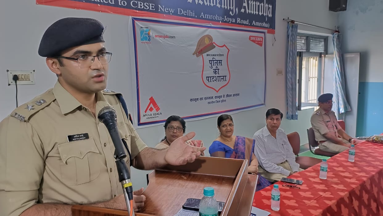 Avoid online games, don't install unknown apps on mobile: SP