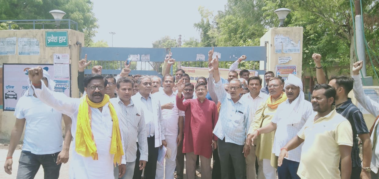 Banda: 10 crore business affected by the closure