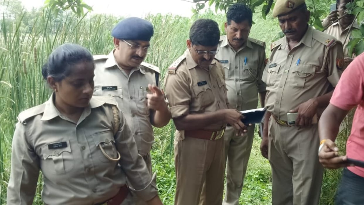 A couple commits suicide in Zaheerabad thana kshetra in Barabanki.