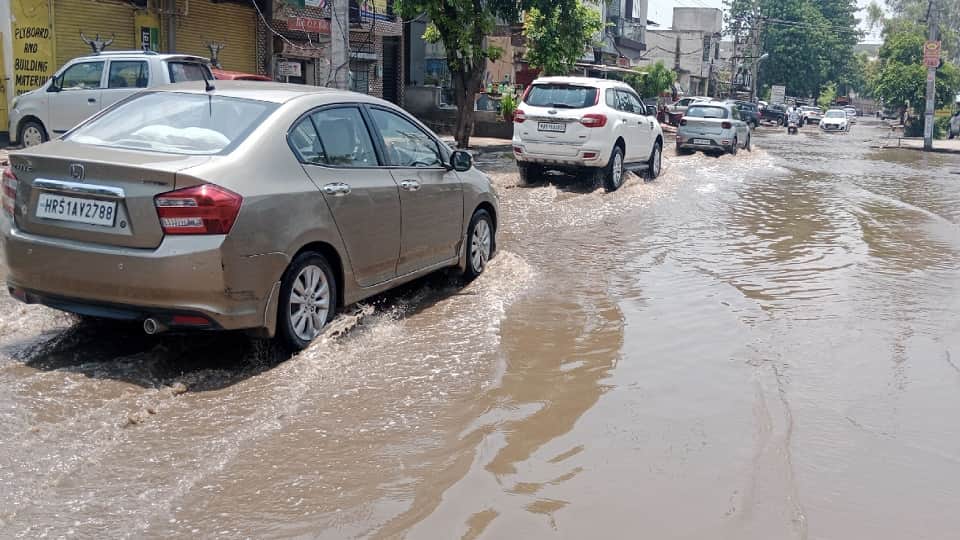 roads filled with water after heavy rain in faridabad highway jammed