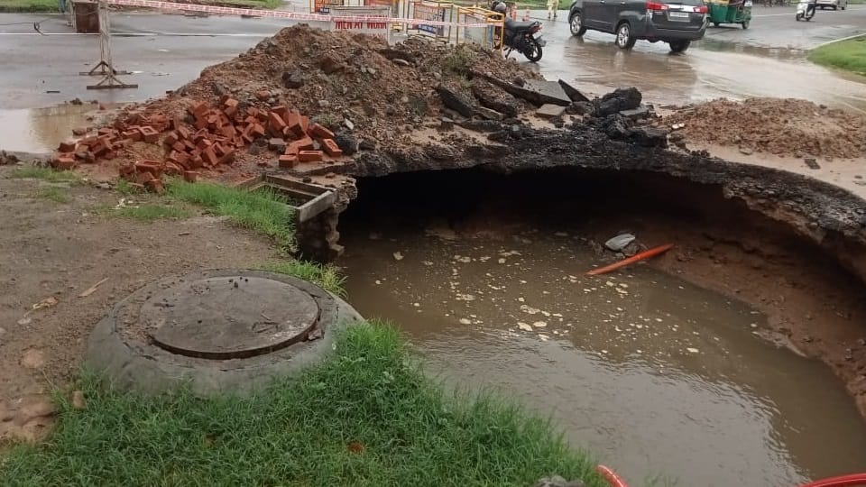 Road collapsed in chandigarh Sector-49