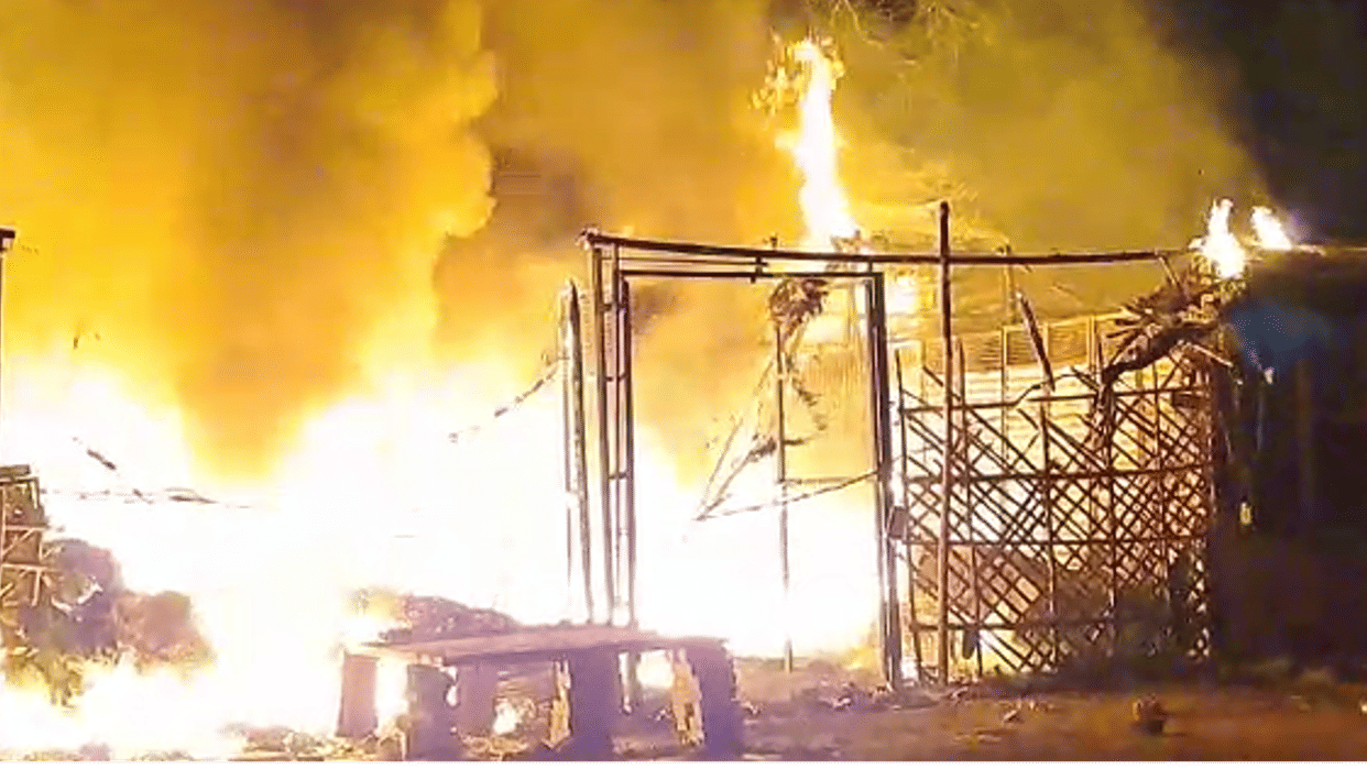 Seven shops burnt due to fire in Dholpur fruit market