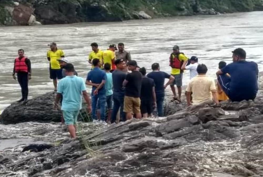 Rishikesh News: Three friends drowned into ganga river during Birthday party photos