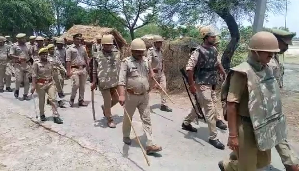Farrukhabad: Tension in the village due to pouring water in Kali's Khappar, force deployed