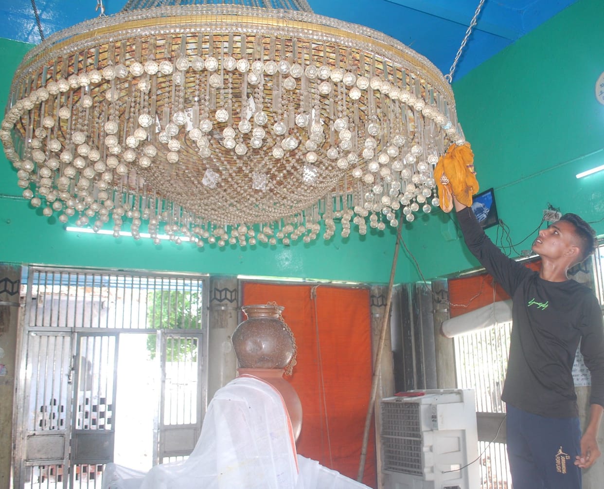 Hathras: Chaubey Mahadev, who has been showering blessings on devotees for 200 years