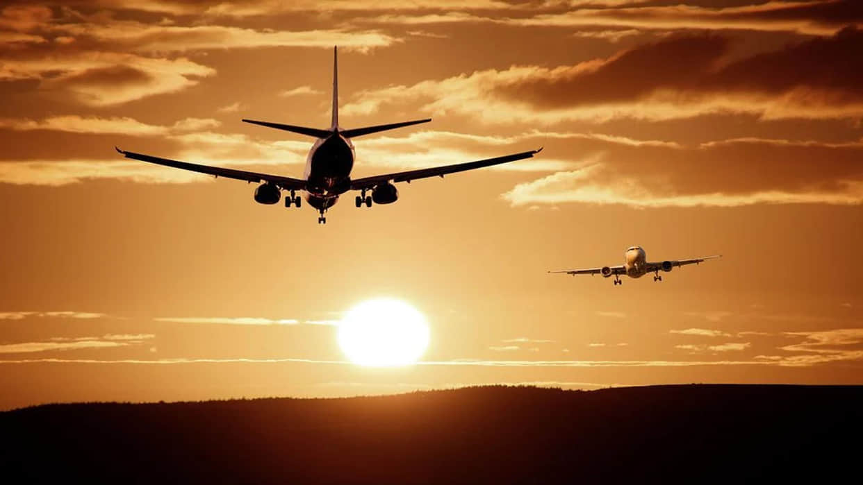 Flight Bomb Threat Woman Shout Says it will blast in plane Family Linked With Isis