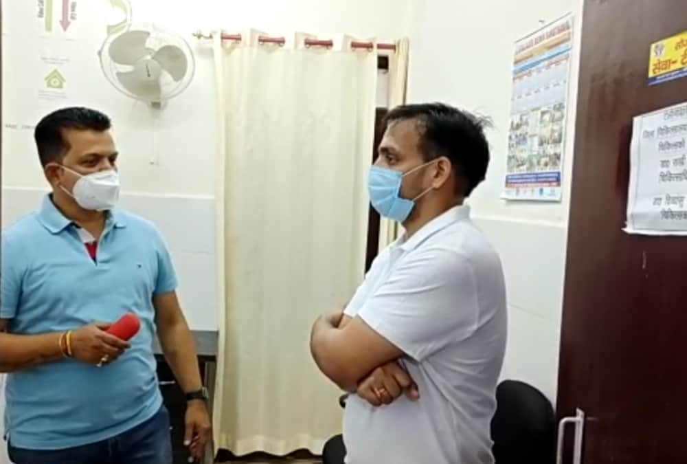 Uttarakhand news: tehri DM did patients ultrasound in hospital