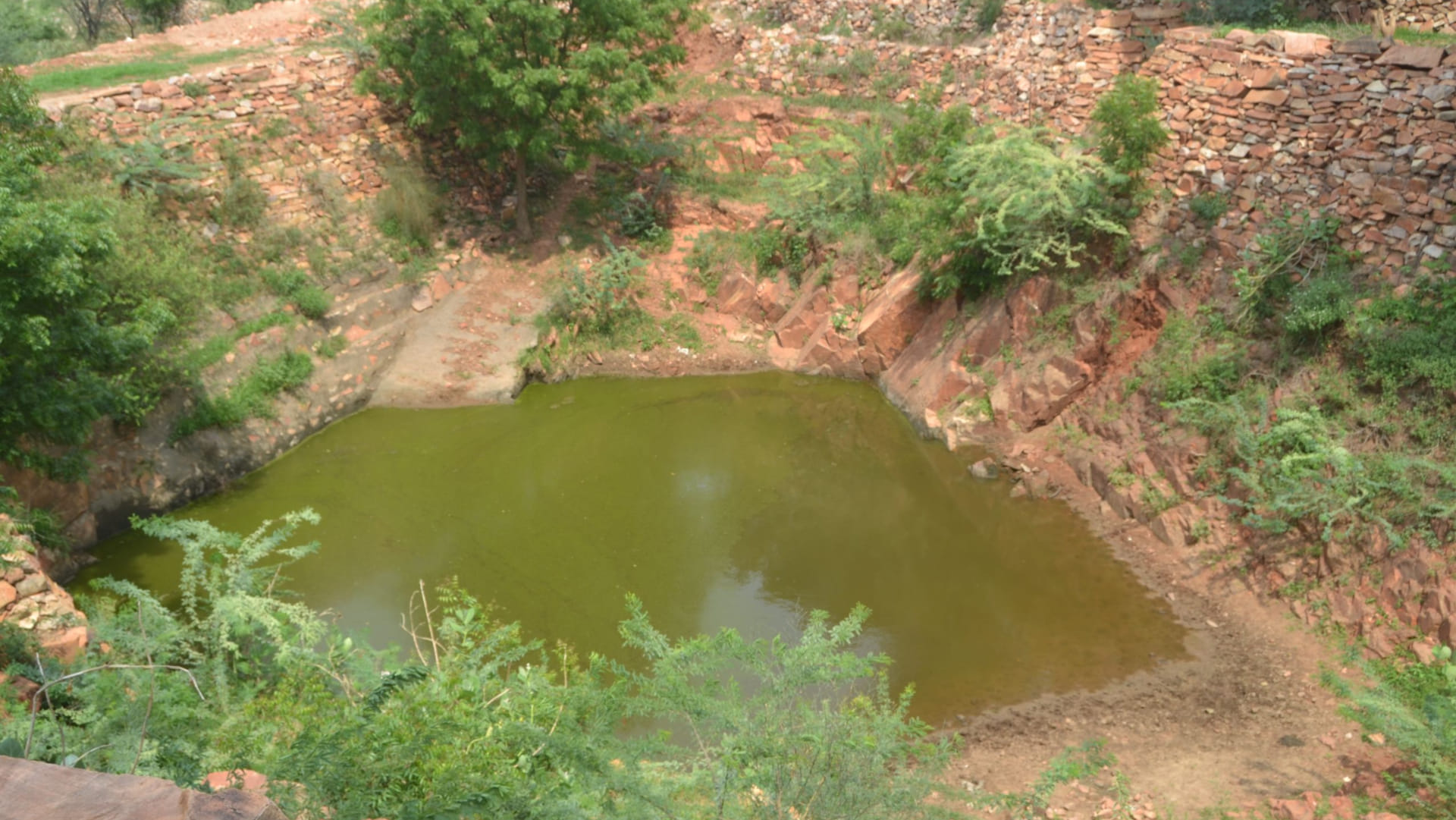 Kalluram of Haryana made a pond by cutting stones on a hill of 4 thousand feet high in 50 years