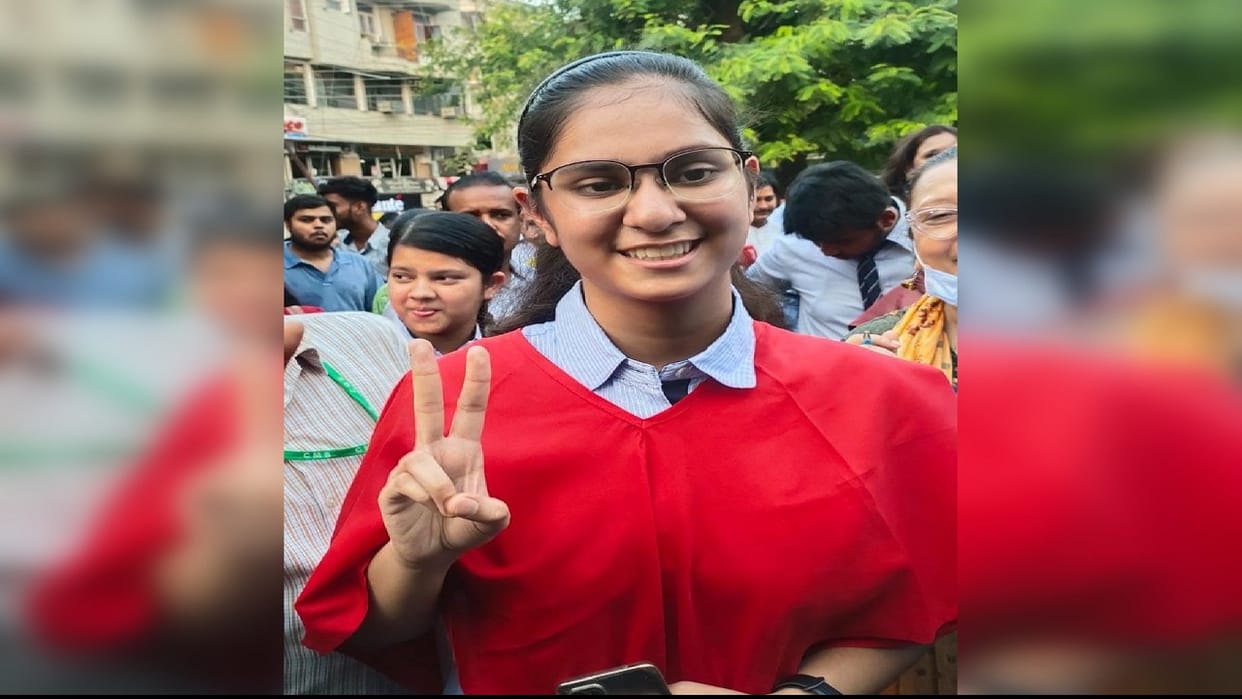 Kanishka Mittal tops the merit list 10th in ICSE.