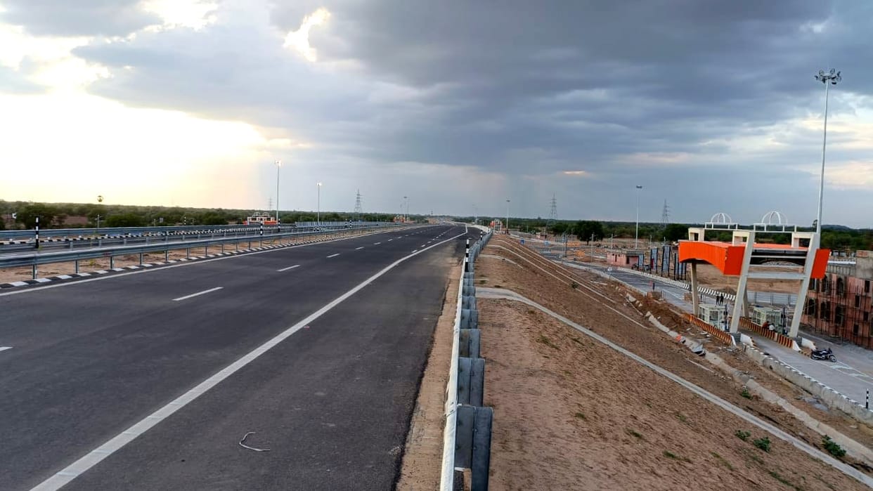 CM Yogi said: Prepare Ganga Expressway by December 2024, start construction of Chitrakoot-Jhansi link as well