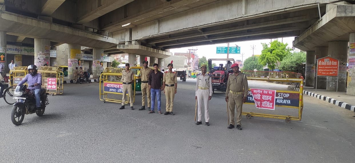 Auraiya: Before going to the rally of the people metal detector check