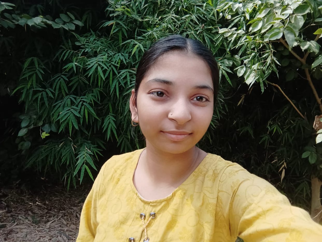 Class 10th girl student killed herself with fathers licensed gun in Mau  no one knows reason