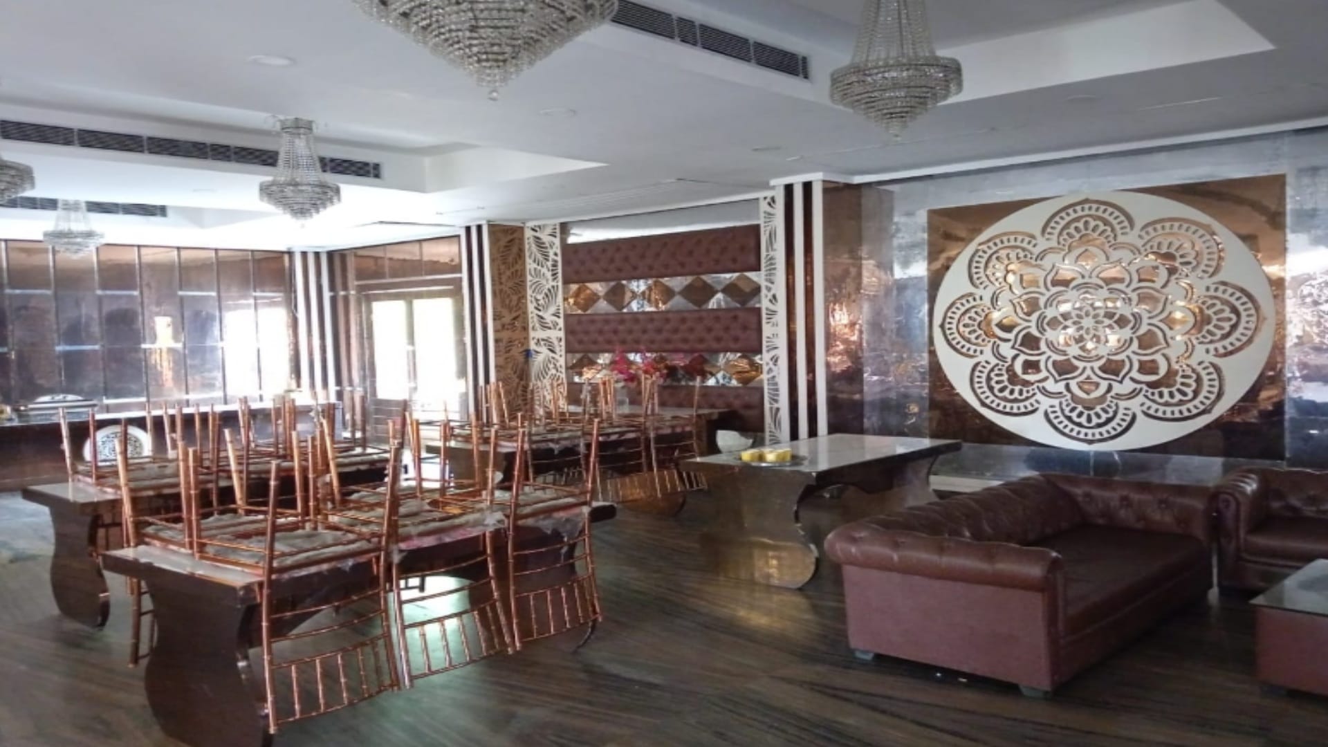 police raided oak tree resort meerut 43 arrested including six women
