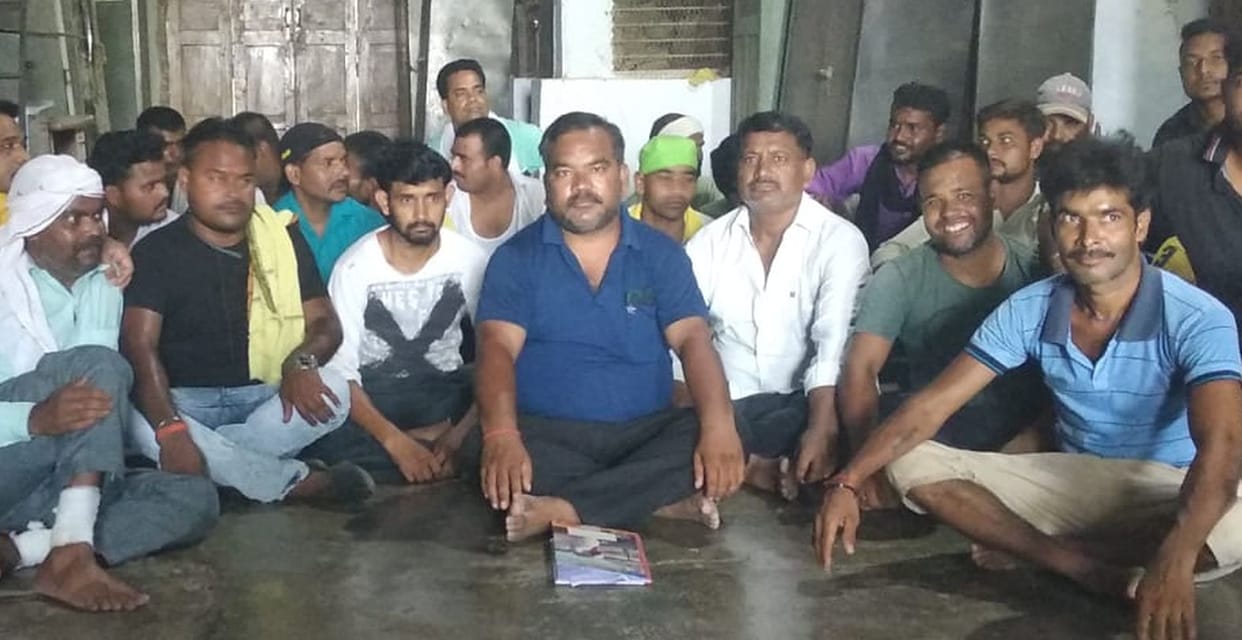 Farrukhabad: Sanitation workers picket in the municipality, threat of strike