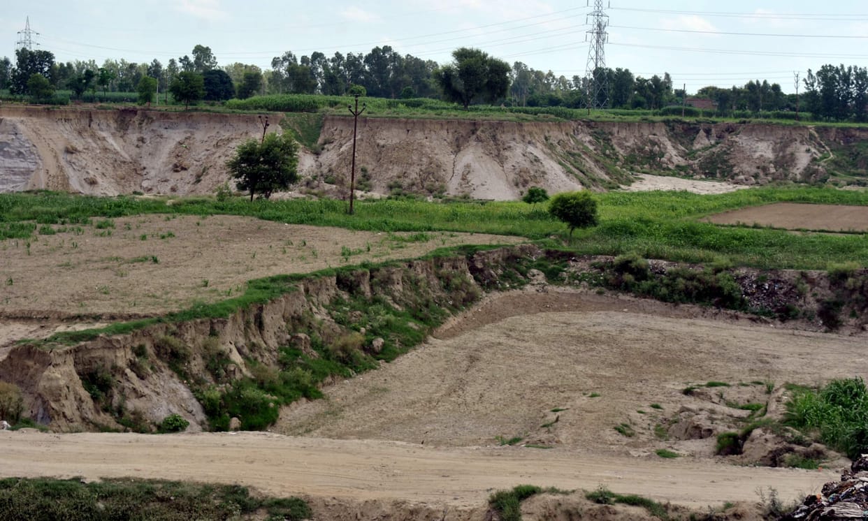Illegal mining was going on for years, only eight hours after the instructions of the Union Minister, a case was registered against more than 13 people