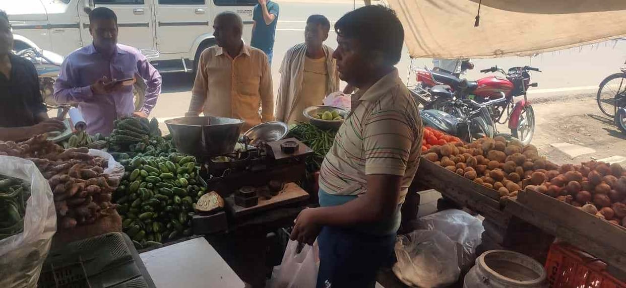 Six shopkeepers fined for keeping polythene