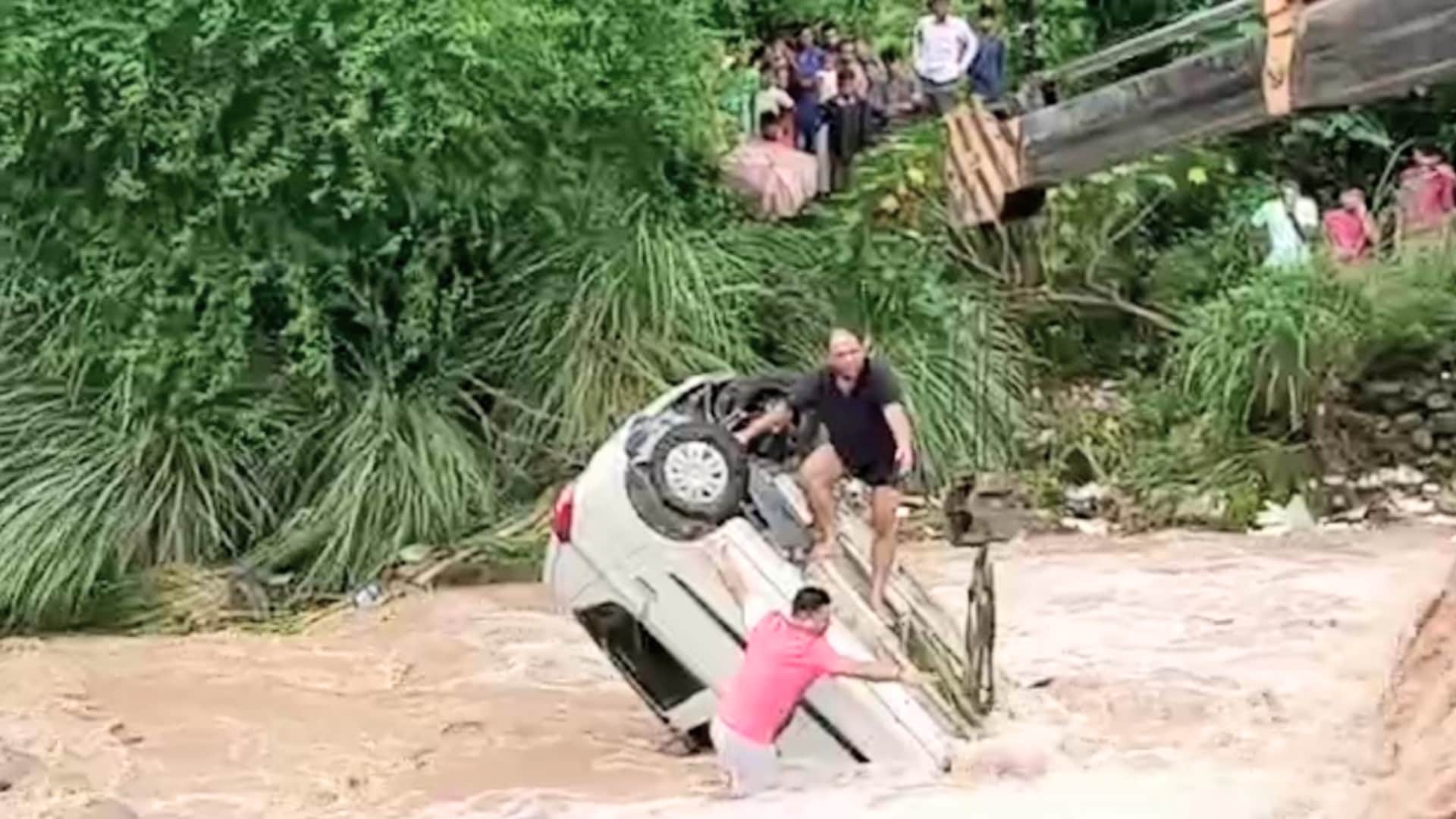Himachal weather update: Flash Flood Himachal pradesh landslides in different parts of state