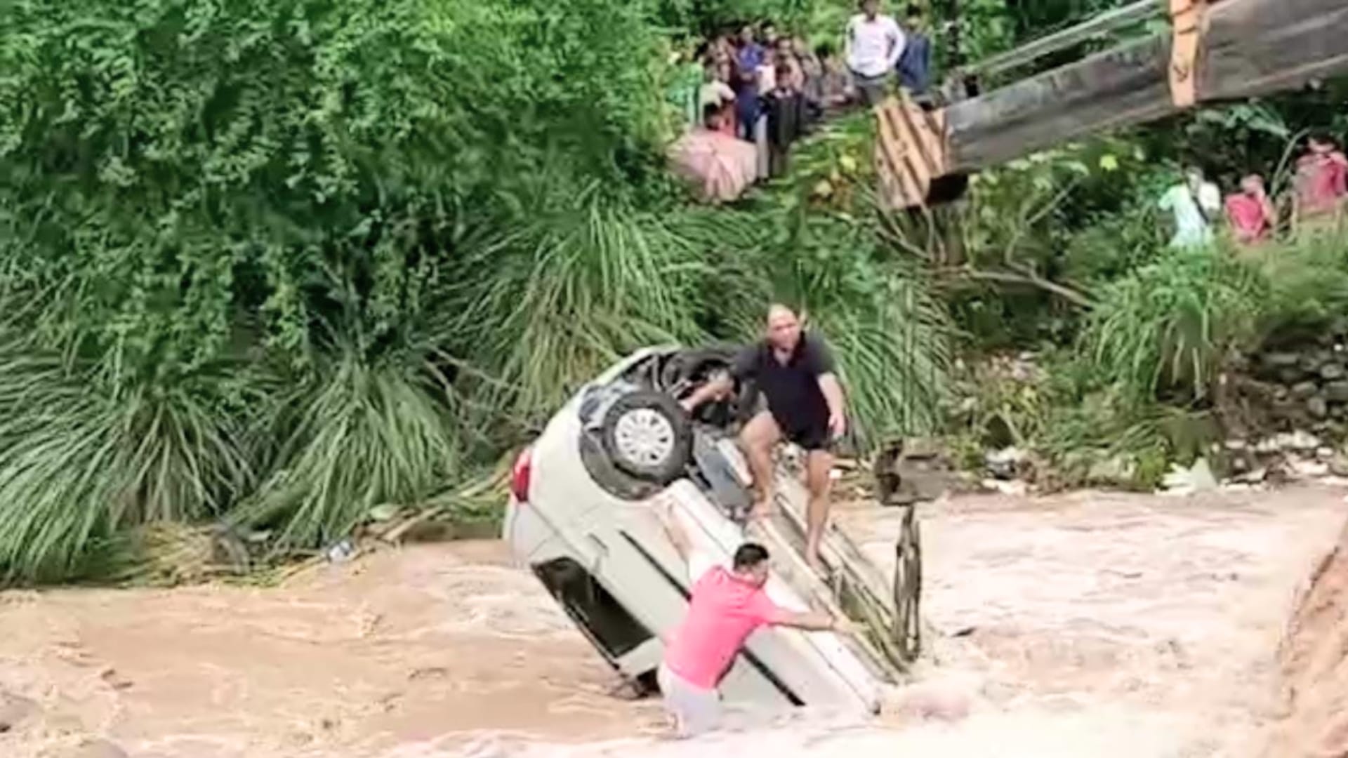 Himachal weather update: Flash Flood Himachal pradesh landslides in different parts of state