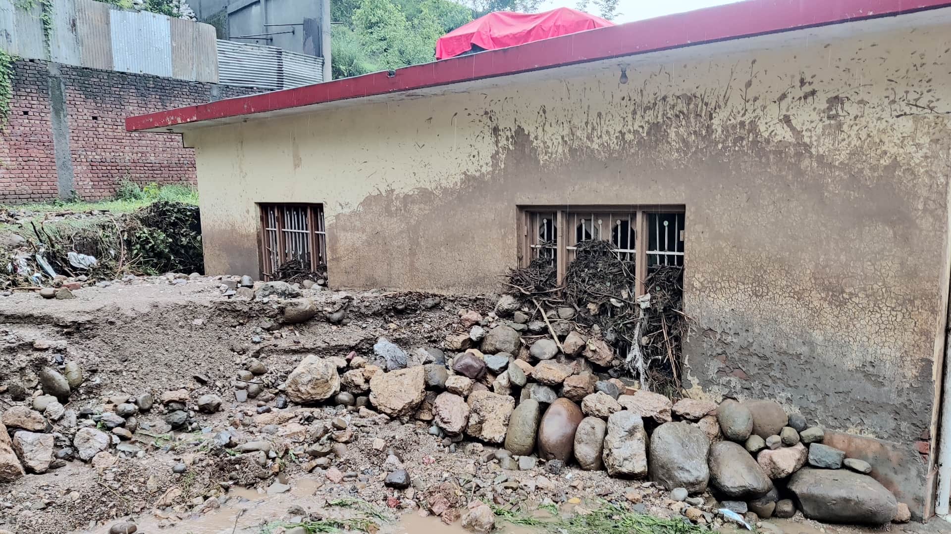 Himachal weather update: Flash Flood Himachal pradesh landslides in different parts of state