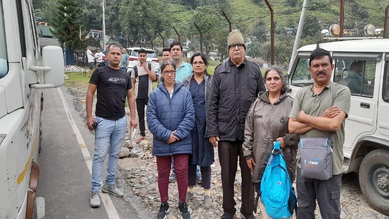 Airlift to passengers stranded in Adi Kailash due to road closure In pithoragarh