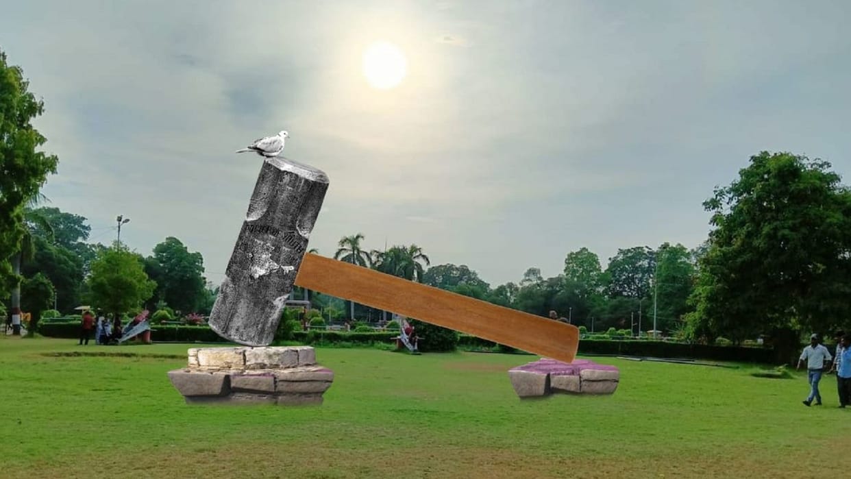 Artwork: A student of Allahabad University made a 21 feet high hammer