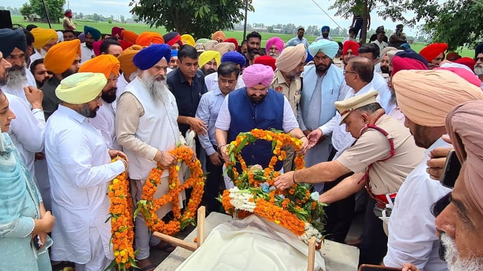 Senior Akali leader Nirmal Singh Kahlon cremated at his native village Dadujodh in Fatehgarh Chudiyan