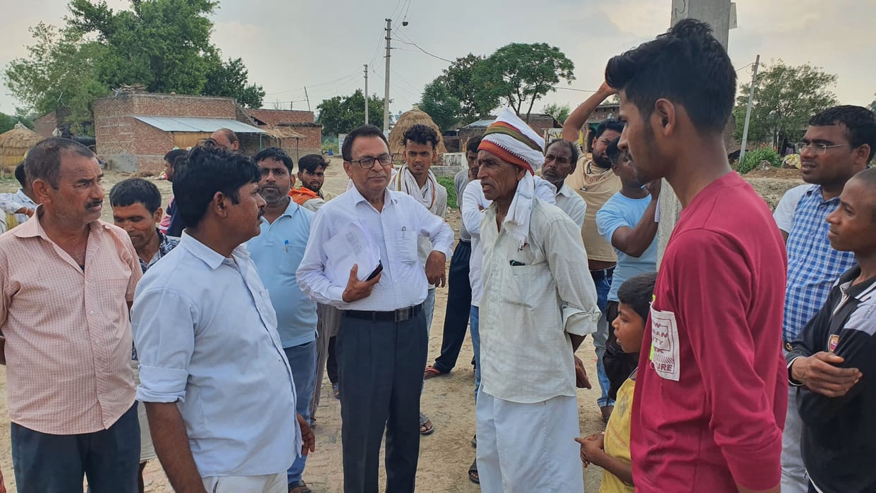 In Etawah, the employment servant rubbed the entire family with MNREGA mat