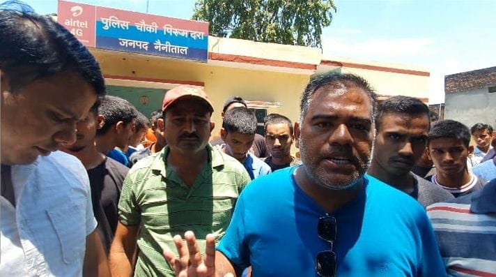 Villagers surrounded Pirumdara outpost