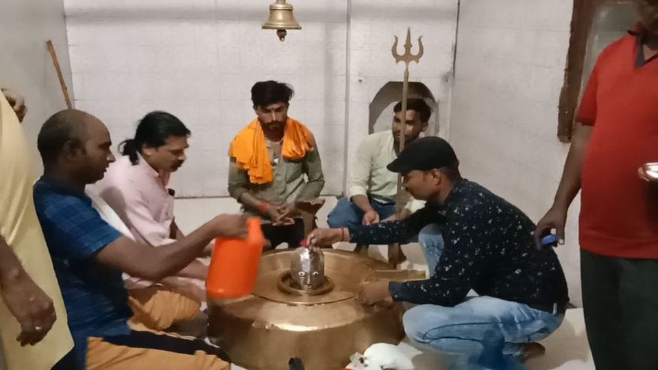 young man entering in the temple and made Shivling unclean in Agra