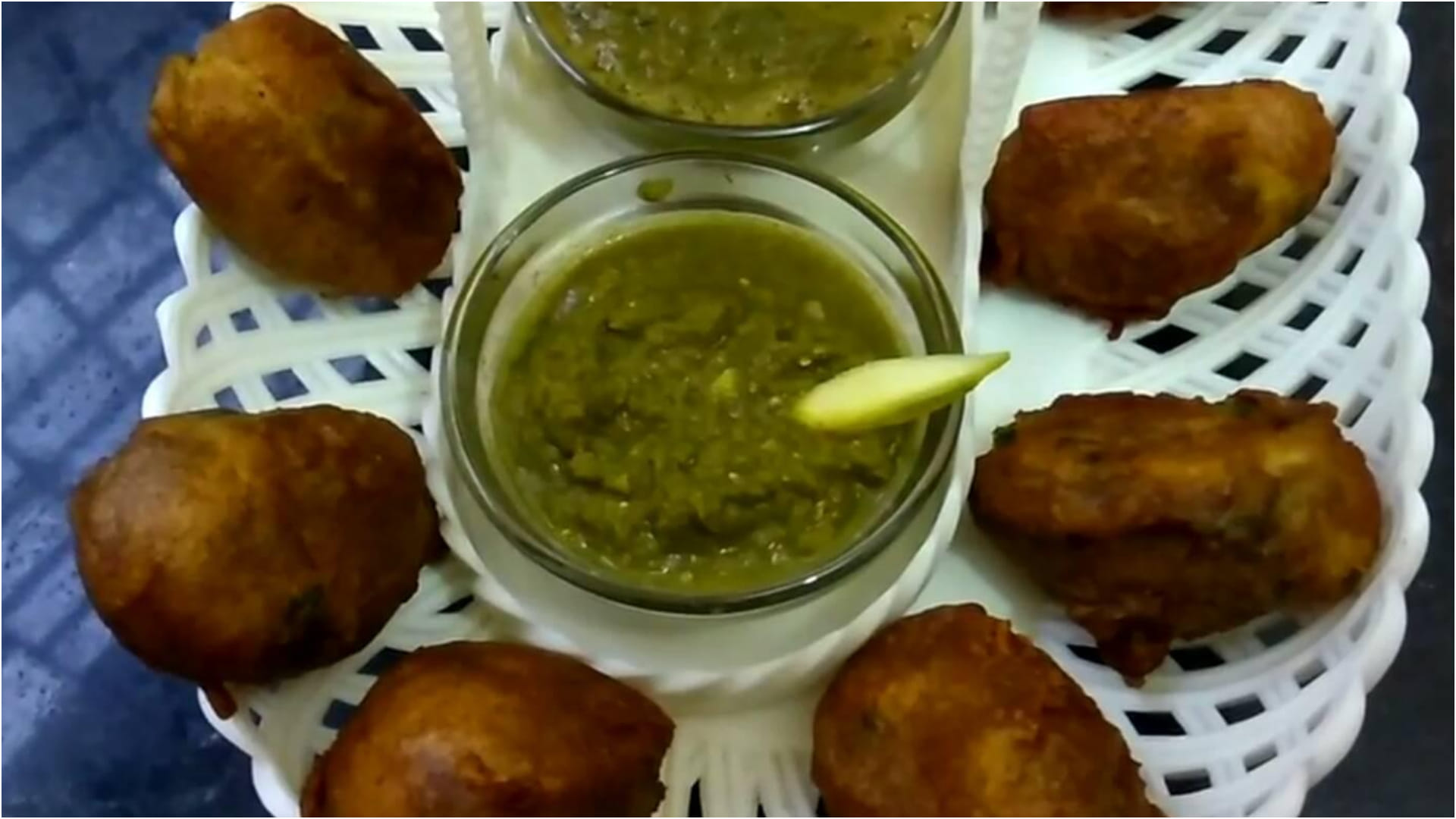 somvar vrat recipe make singhare ke pakode