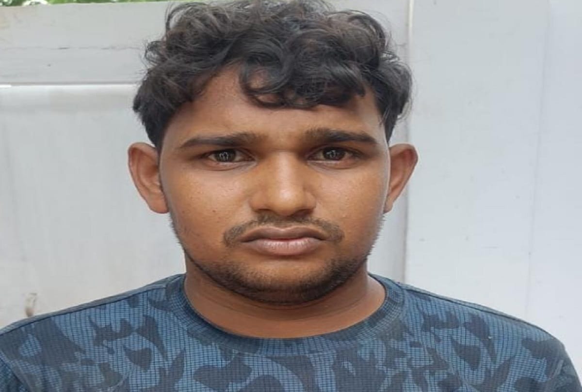 accused of robbery from jewellers arrested in varanasi who stole gold after throwing chilli powder
