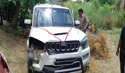 Road accident in jaunpur bike riding husband wife  trampled by overspeed scarpio both died on spot
