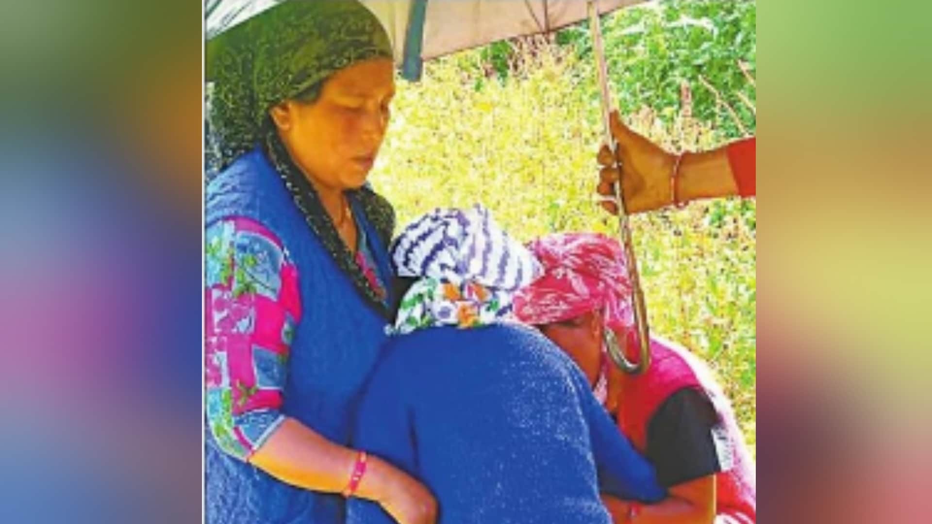 woman gave birth to a child in field, newborn died Waiting for helicopter in pithoragarh