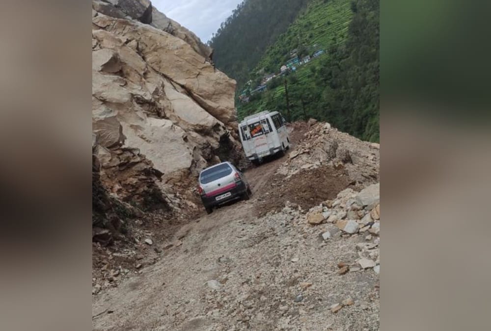 Uttarakhand Weather: Yamunotri Highway opened after nine and a half hours after landslide