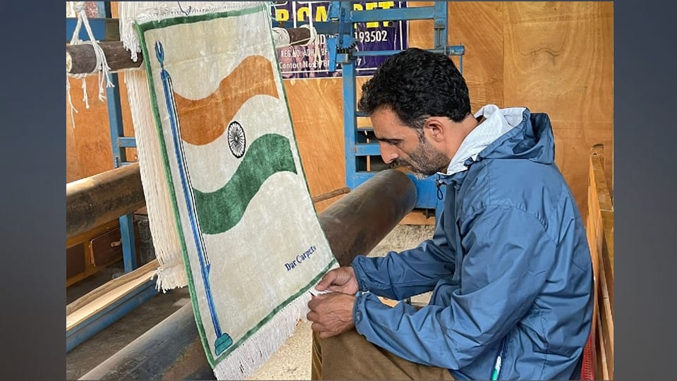 Kashmir artisan Maqbool made national flag on the carpet