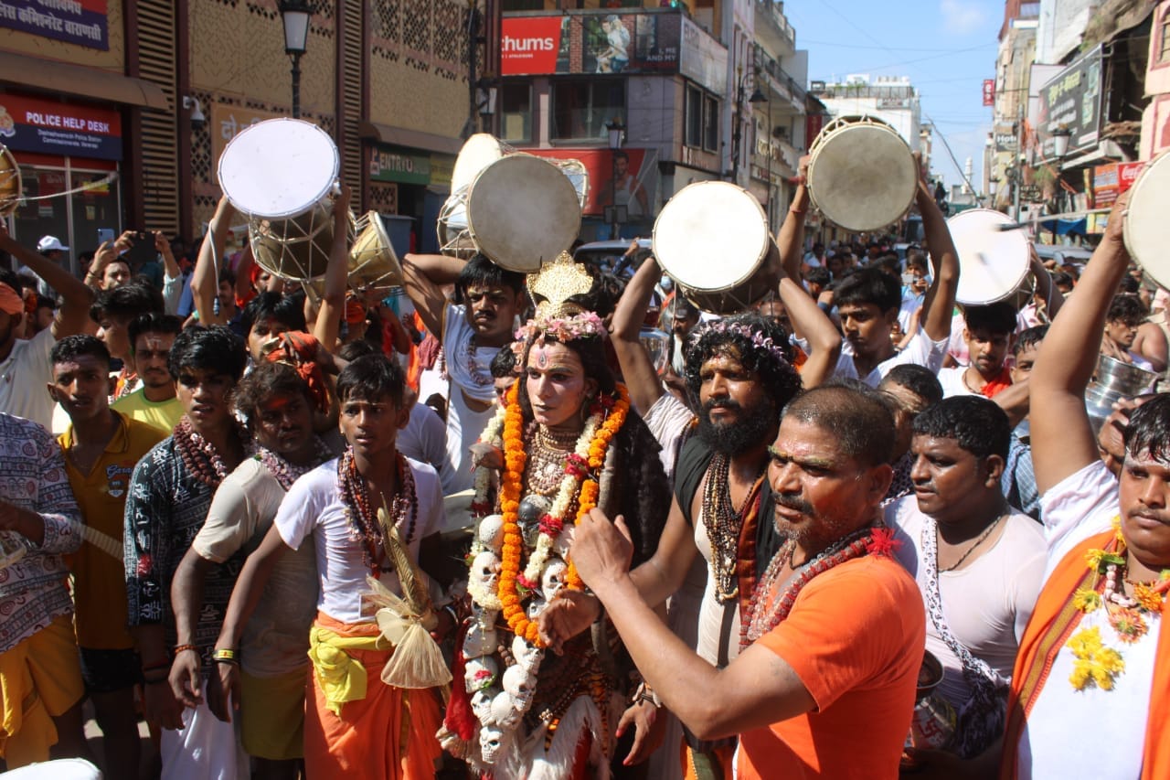 Sawan 2022 First Somwar Yadav samaj 90 years old tradition of Jalabhishek of kashi Vishwanath varanasi