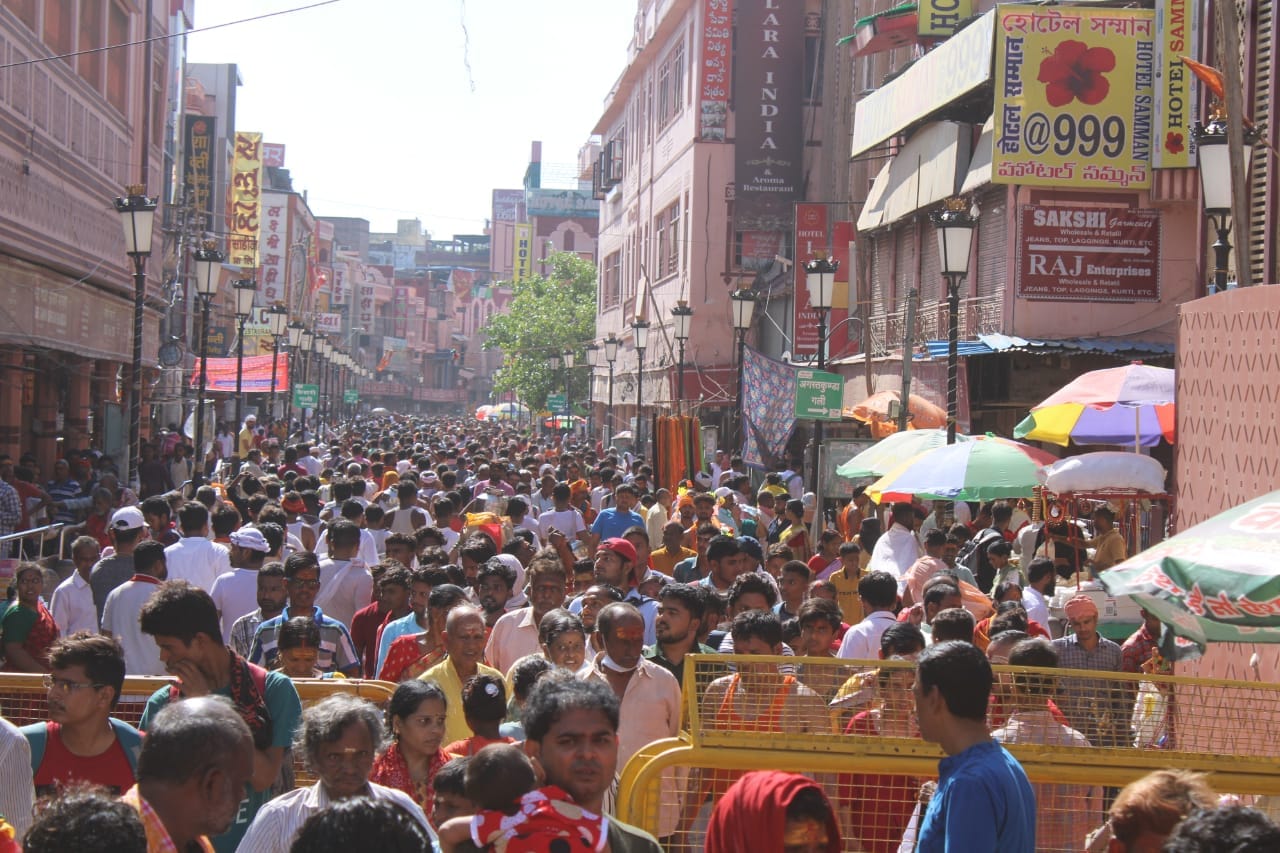 Sawan 2022 First Somwar Yadav samaj 90 years old tradition of Jalabhishek of kashi Vishwanath varanasi