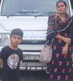 When the husband left, the woman lay down on the highway