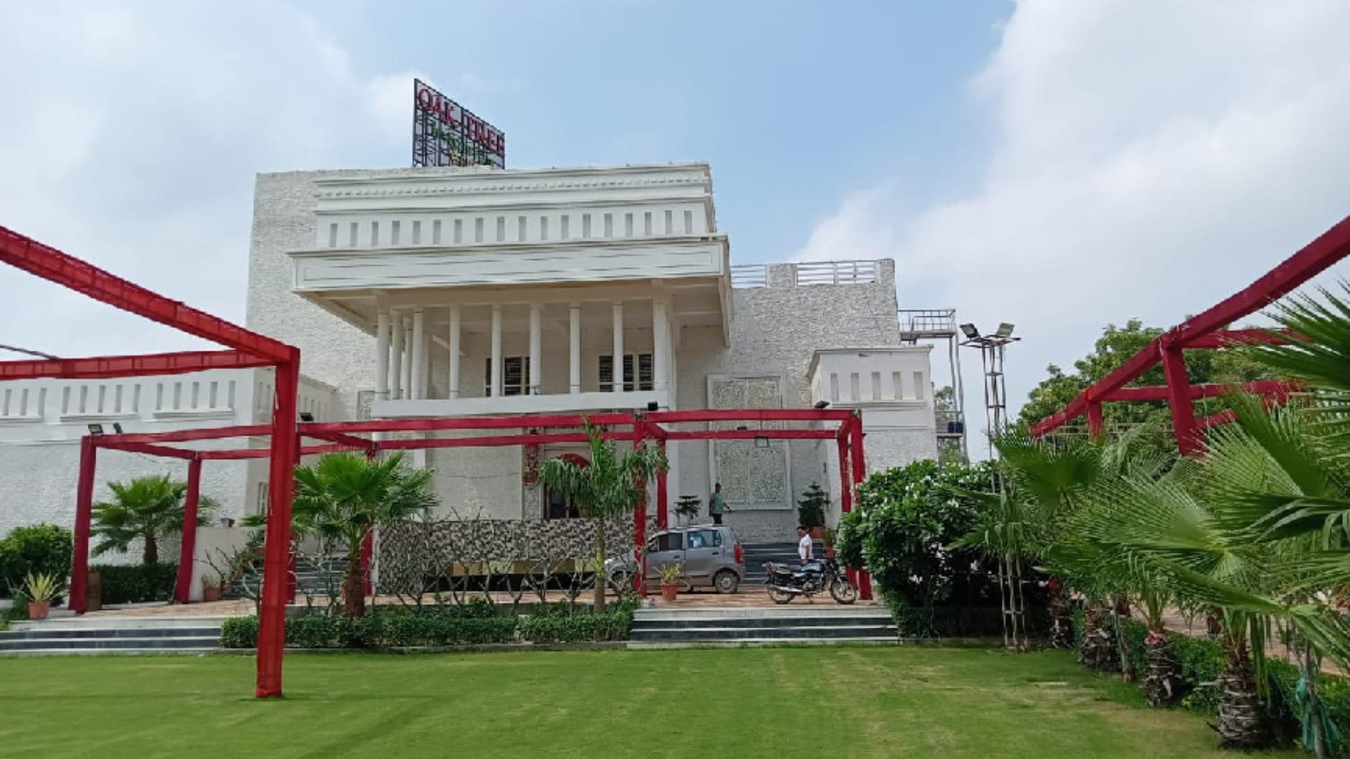 Casino in Meerut: Foreigner girls used to serve liquor to people gambling in casinos, links with politicians, police checking mobile details