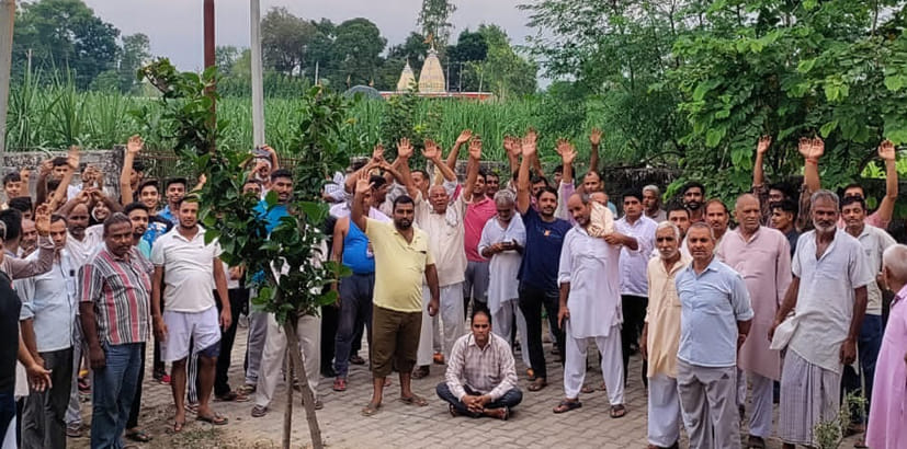 Villagers upset due to power cut demonstrated at Chandena Koli power station