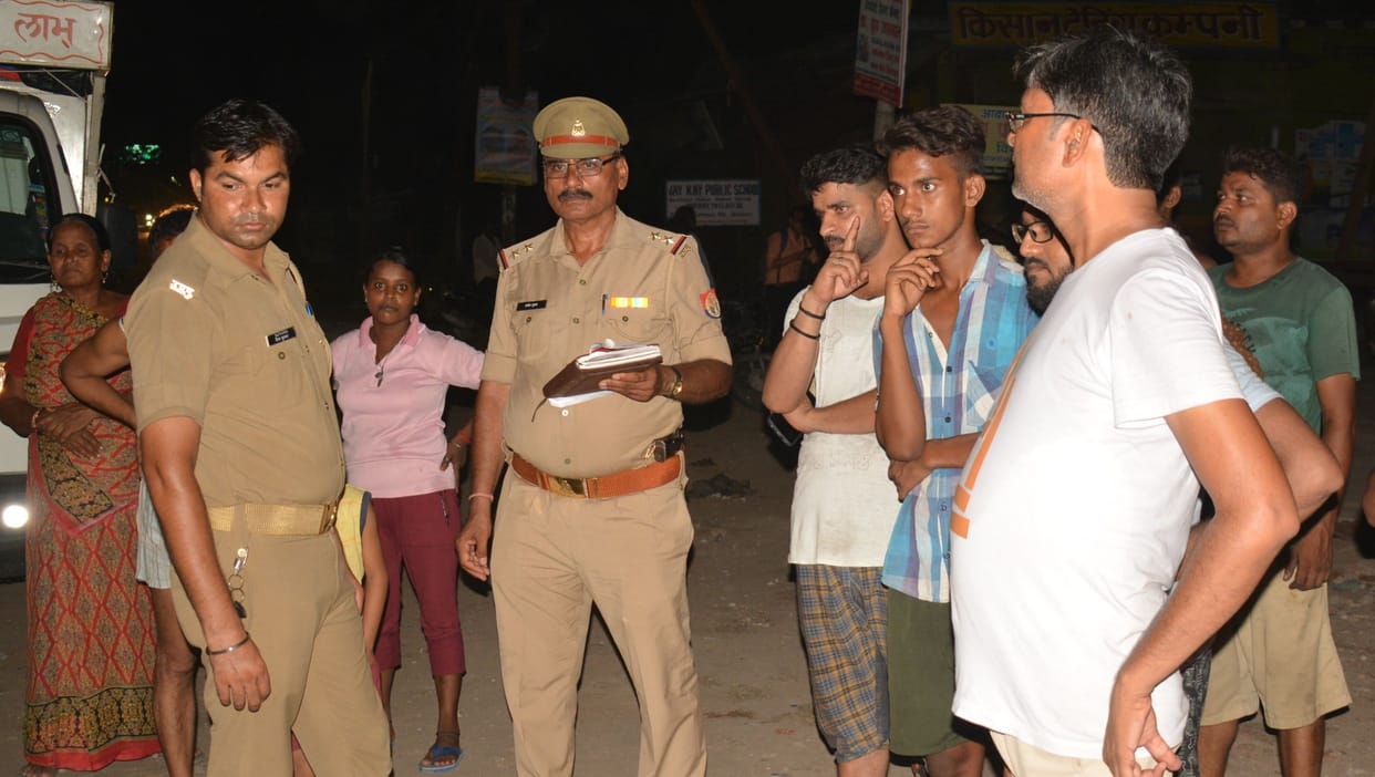 Hardoi, DCM trampled the young man lying on the roadside, death